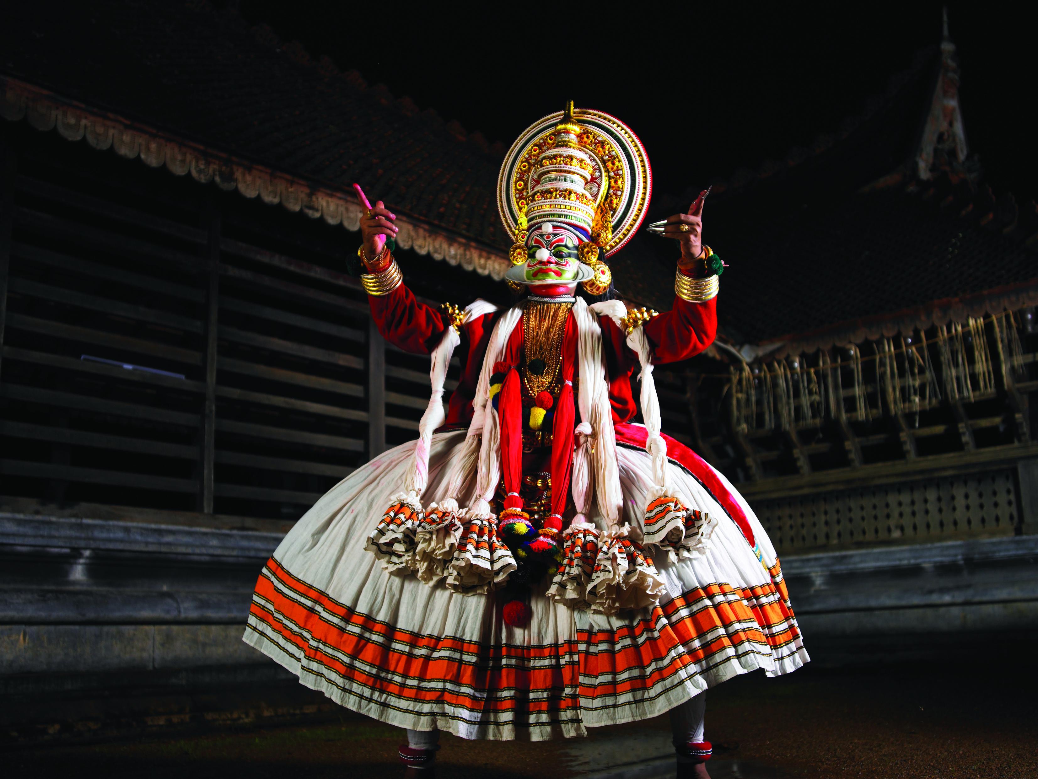 Enchanting Kerala Backwaters & Tamil Nadu Temple Tour